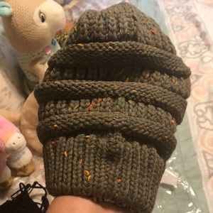 Hat for long hair girls. Has hole for your ponytail. Never worn really cute